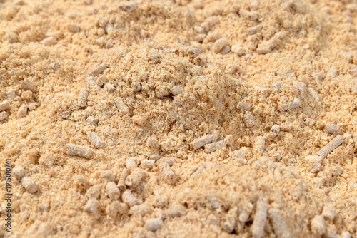 Schilderij op canvas pellets from sawdust after getting on them with a large amount of water, the wood pallets got wet and crumbled into sawdust, some of them did not get wet and retained their cylindrical shape