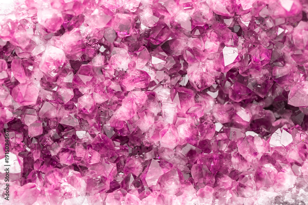 Obraz premium Amethyst pink crystals. Gems. Mineral crystals in the natural environment. Texture of precious and semiprecious stones. Seamless background with copy space colored shiny surface of precious stones.