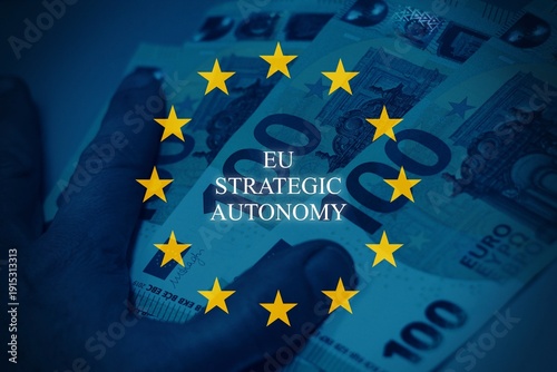 Fotografie Euro banknotes with European Union flag overlay and “Strategic Autonomy” text