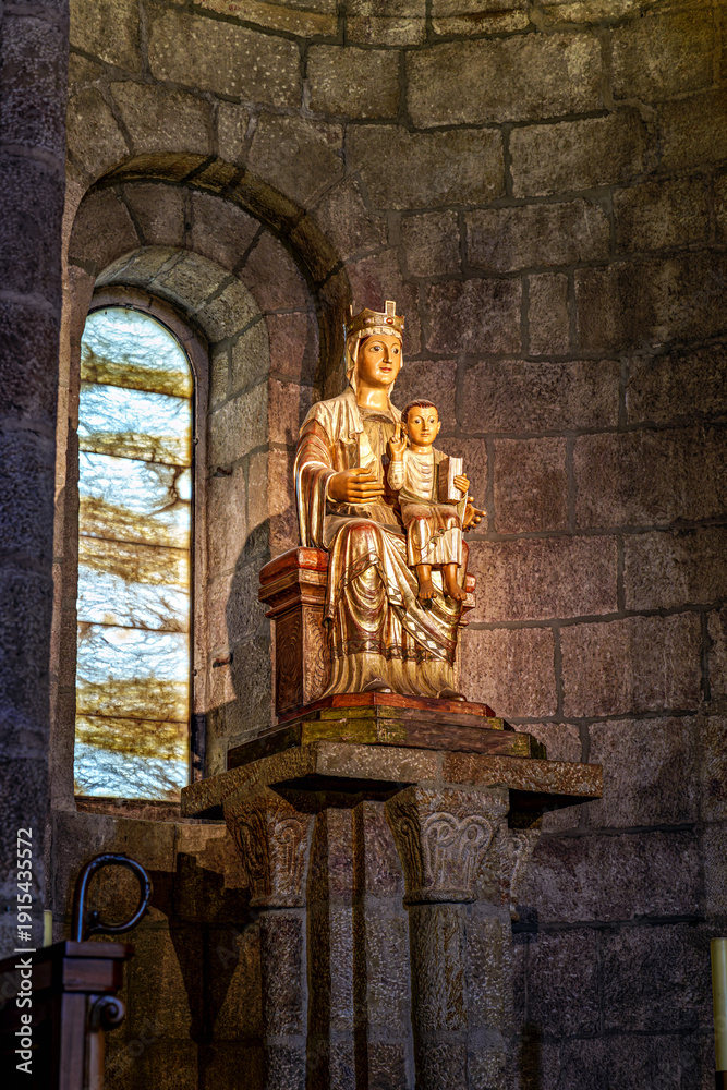 Obraz premium Interior of the Monastery of San Salvador of Leyre at Yesa, Pyrenees, Navarra, Spain.