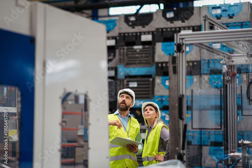 Obraz na plátne Industrial team analyzing data in high tech manufacturing plant.