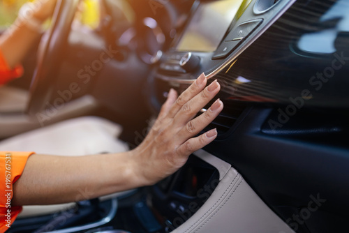 Fotografía Closeup of young black woman adjusting car dashboard air vent while driving, foc