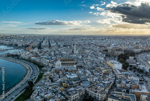 Φωτογραφία Aerial sunset view of Bari Italy with the Puglia coast