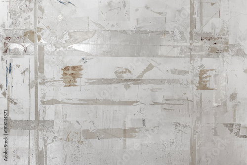 Foto A concrete wall with a grunge texture, marked by the lingering residue of adhesi
