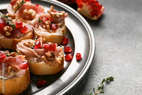 Tasty canapes with jamon, c...