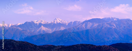Valokuva Snow‑covered Japanese Alps panorama, a wide winter mountain landscape capturing the Hida Mountains in Japan