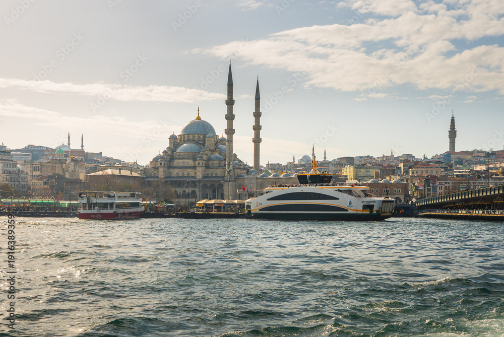 Naklejka premium Yeni Cami and ferry at Eminonu waterfront