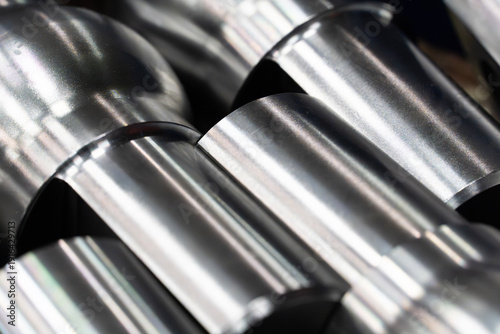 Steel shafts produced for the automotive and machinery industry, reaching a mirror shine after precision surface finishing.