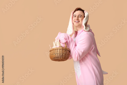 Happy young man in Easter b...