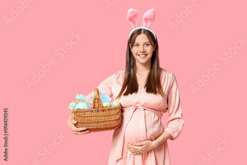 Young pregnant woman in bun...
