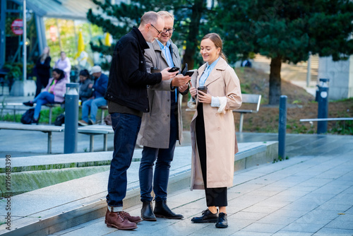 Cuadro en lienzo Urban business lifestyle moment: mid-age professionals meeting outdoor, collabor