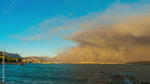 Wallpaper Mural fire threatens to destroy outskirts of Croatian Split Torontodigital.ca