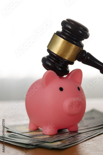 Fotografi Gavel and pink piggy bank with dollars close-up