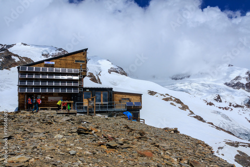 Photos Mountaineers, alpine hut Rifugio Refuge Quintino Sella au Felik and mountain gla
