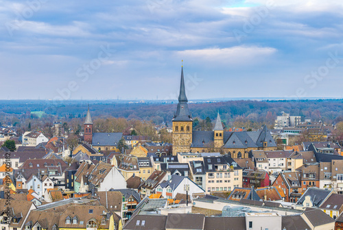 St. Peter und Paul - Kirchturm über der Altstadt von Ratingen