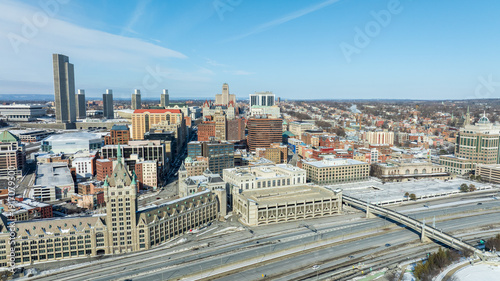 Canvastavla Aerial view of downtown Albany, New York in winter, featuring skyline, historic architecture, and snow-covered streets under clear sky