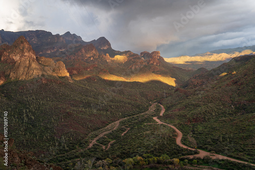 Fotografi Road Trip down Apache Trail in Arizona
