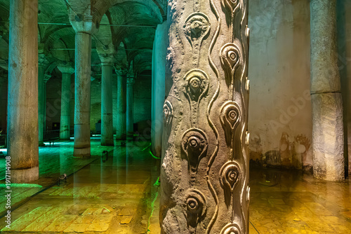 Εκτύπωση καμβά Ancient basilica cistern with decorated column and massive pillars in istanbul,