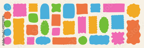 Abstract silhouette organic shape set with wavy liquid forms and irregular geometric frames. Retro fluid blobs curves, scalloped edges and soft oval shape spots. Minimal abstract elements modern look