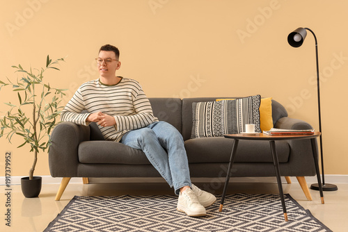 Young man sitting on black ...