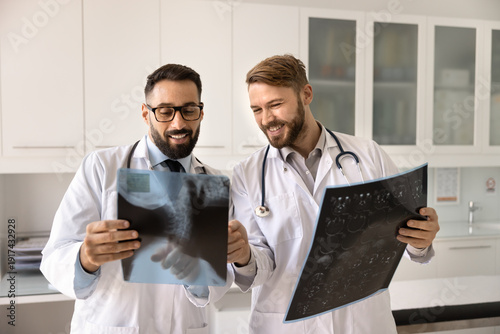 фотографія Friendly collaboration in medicine
