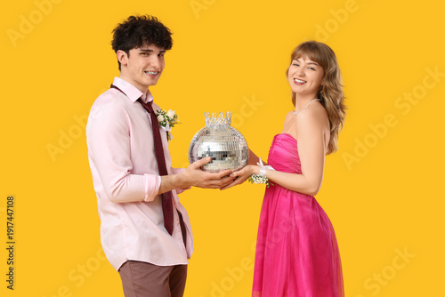 Happy prom couple with disc...