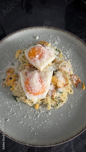 Nudeln mit Spiegelei