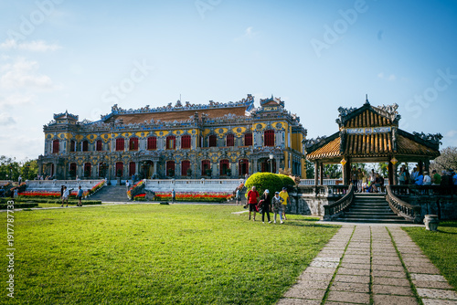 Tableau sur toile Palace and pagoda, Hue, Vietnam
