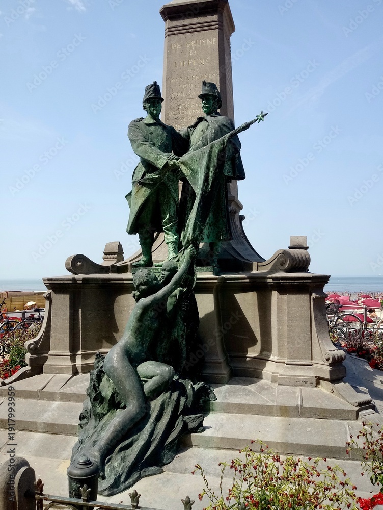 Obraz premium Von De Haan nach Blankenberge: Schöne Strände an der Nordsee in Flamen und ein Sonnenuntergang