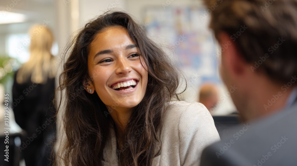 Obraz premium Multicultural Coworkers Sharing Laughter in a Modern Office Environment