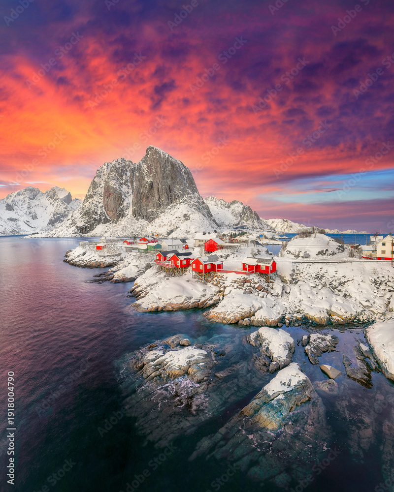 Fototapeta premium Captivating sunset winter view on Hamnoy village and Festhaeltinden mountain