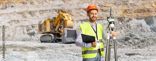 Εκτύπωση καμβά Geodetic surveyor with a measuring equipment