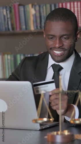 Wallpaper Mural African American Lawyer Having Payment Failure at Work, Vertical Video Torontodigital.ca