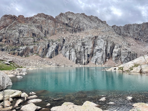 Tableau sur toile Crystal-clear Balak Ashuu Lakes in the spectacular Terim Tor Valley, Kyrgyzstan