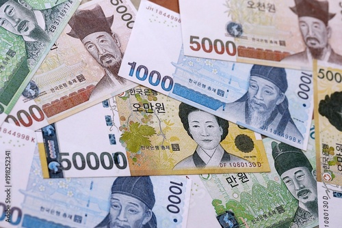 Quadro em tela South Korean won money bills pile on table