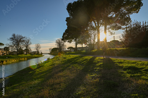 viale lungo fiume 