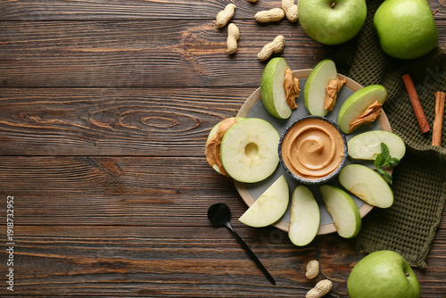 Plate with fresh apple slic...