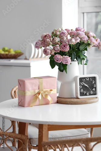 Vase with roses, gift box f...