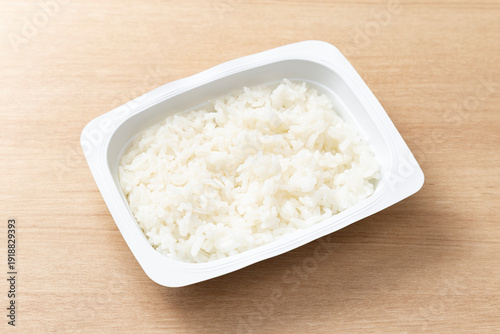 テーブルに置かれたパックライス