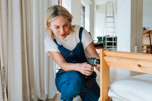 Fotografie Single woman relocating in a new apartment