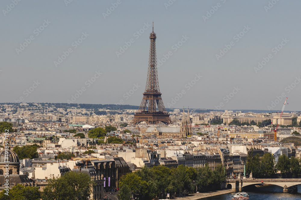 Fototapeta premium Paris Skyline with Eiffel Tower