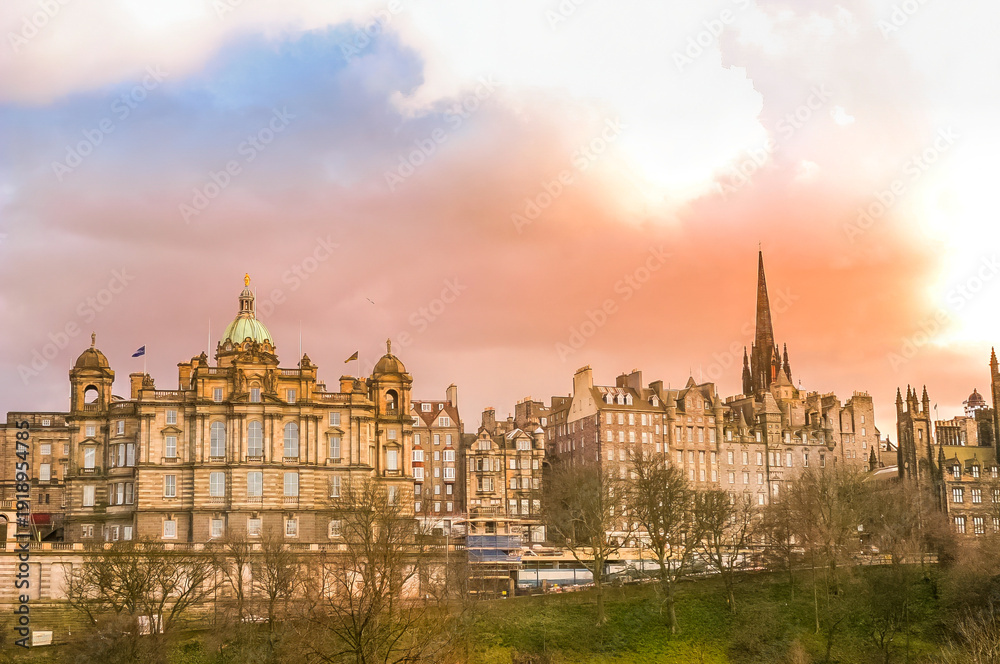 Obraz premium View of Edinburgh during a sunset, Scotland