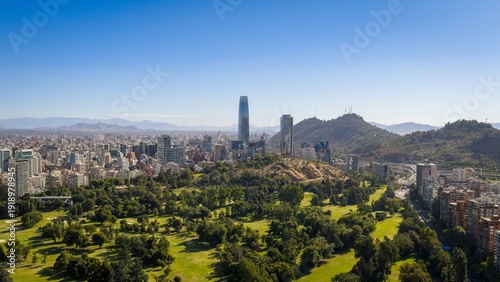 Foto Aerial view of Santiago de Chile skyline with green park and distant Andes mountains under a clear blue summer sky