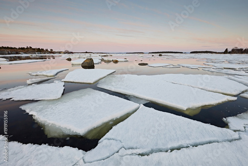 Bild auf Leinwand Broken ice in sea