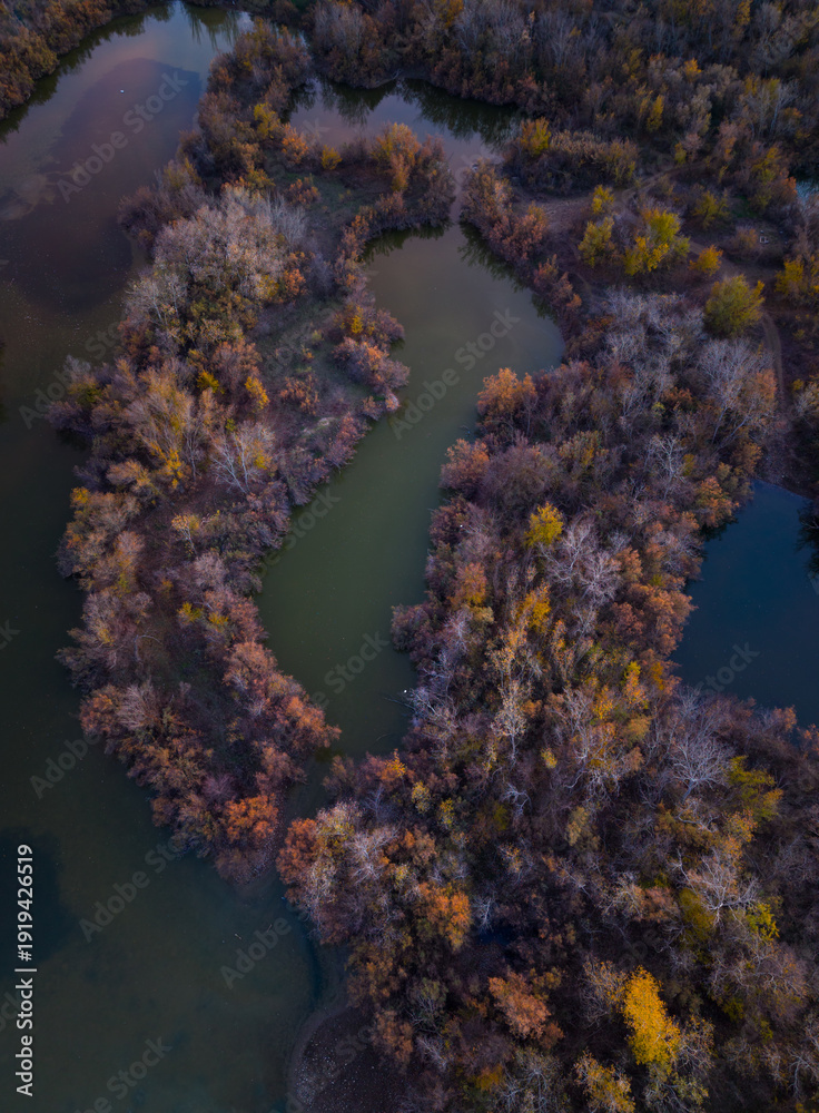 Φωτογραφία Aerial view from a drone of the Galacho de Juslibol natural area in the Ebro River aquifer