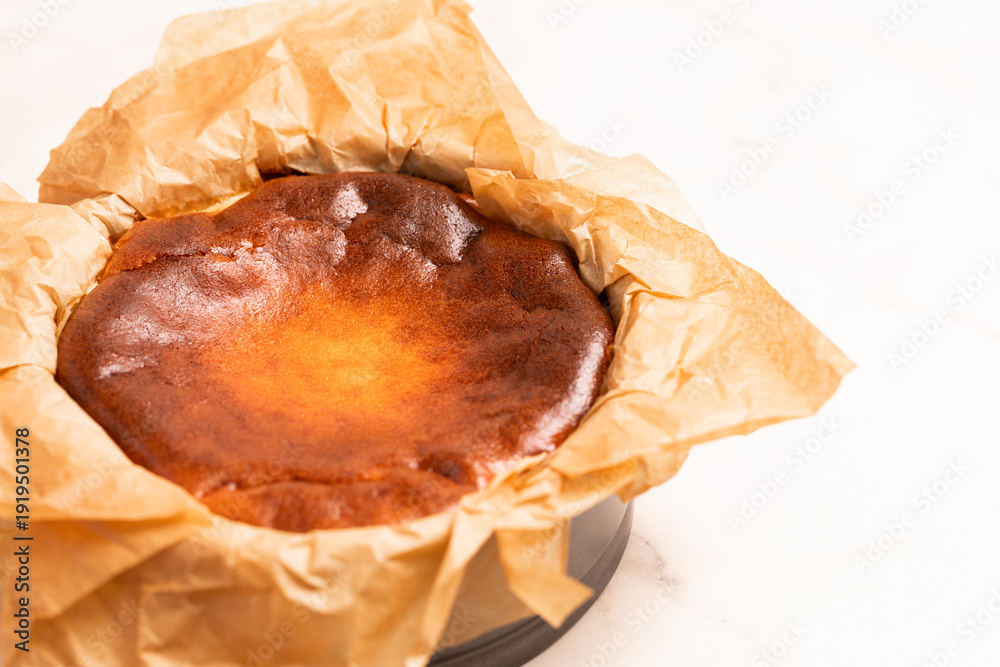 Fototapeta premium San Sebastian cheesecake, Basque cheesecake