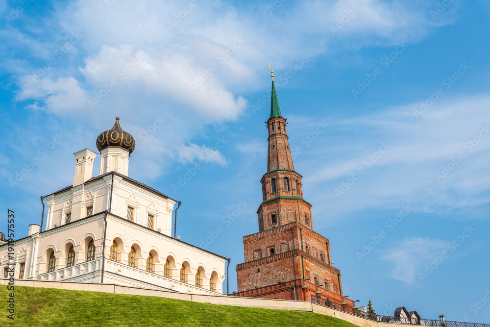 Obraz premium The ancient leaning red brick Syuyumbike Tower on the territory of the Kazan Kremlin. Russia