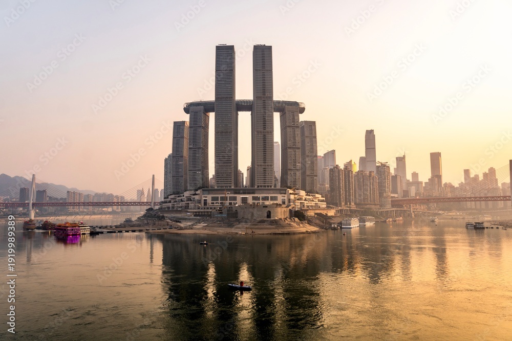 Ταπετσαρία Raffles City Chongqing at Chaotianmen with Yangtze River reflections at sunset