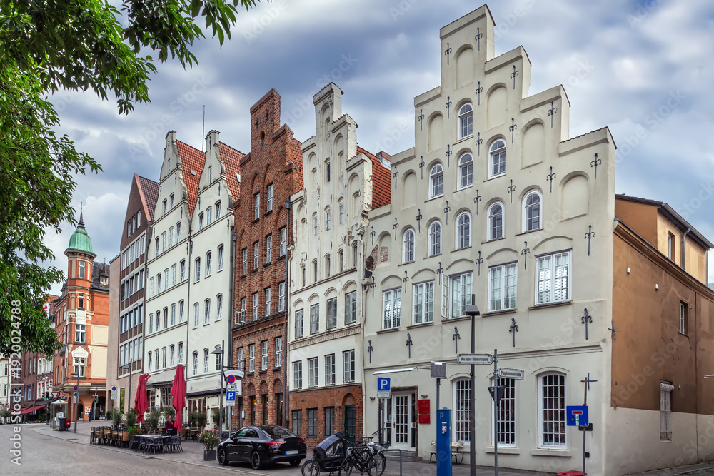 Obraz premium Historic houses on the Trave River embankment in Lubeck, Germany