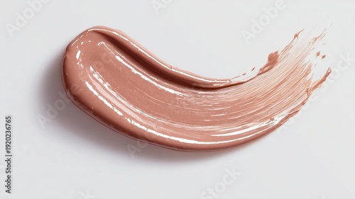 滑らかで光沢のあるベージュの化粧品クリームの塗り跡。メイクアップや美容関連の素材に最適なイメージ。